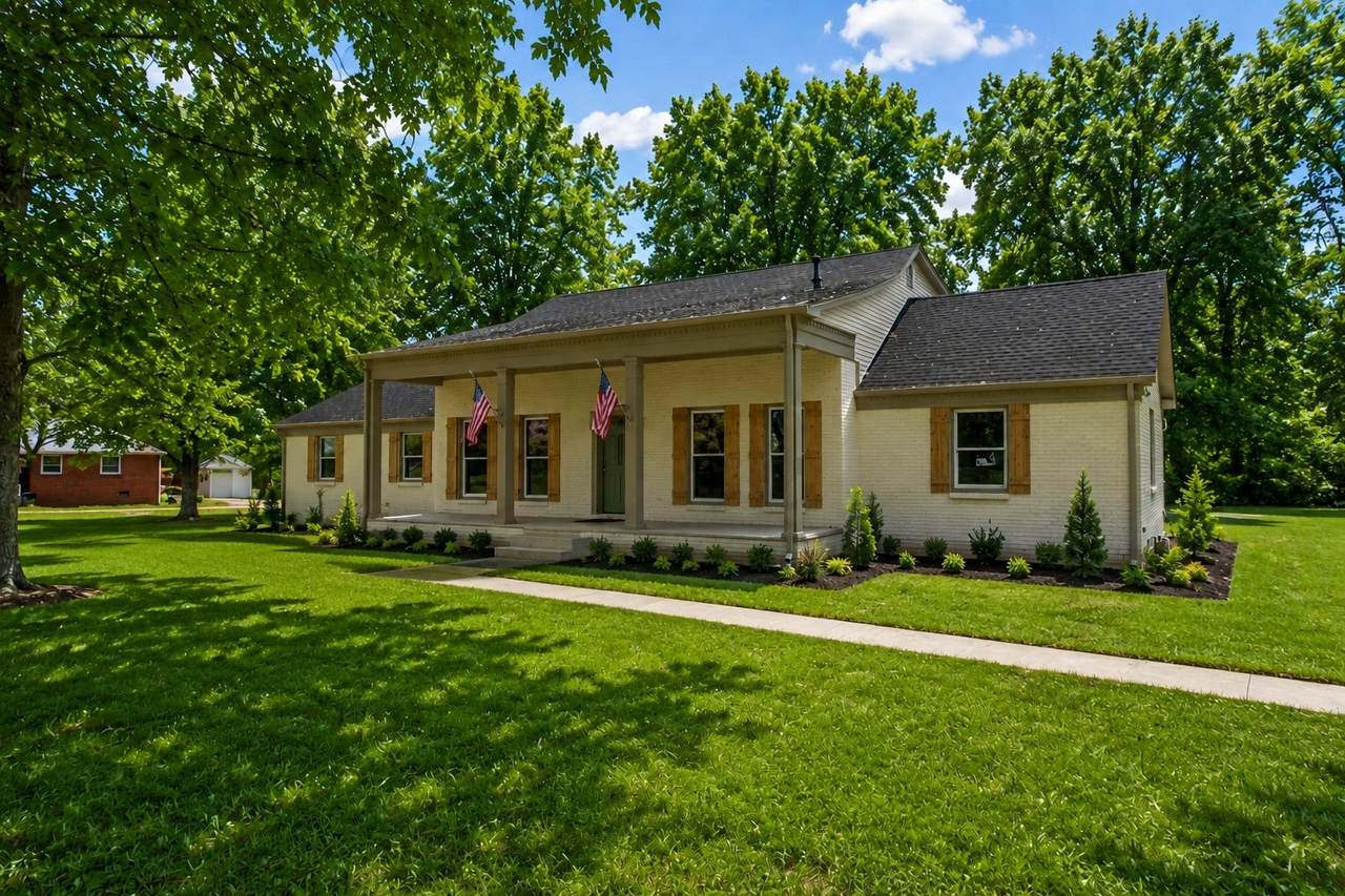 104 W Longview Dr - Photo 1