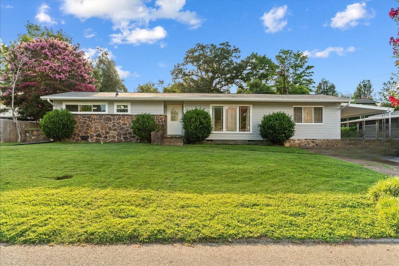 821 Belvoir Terrace - Photo 1