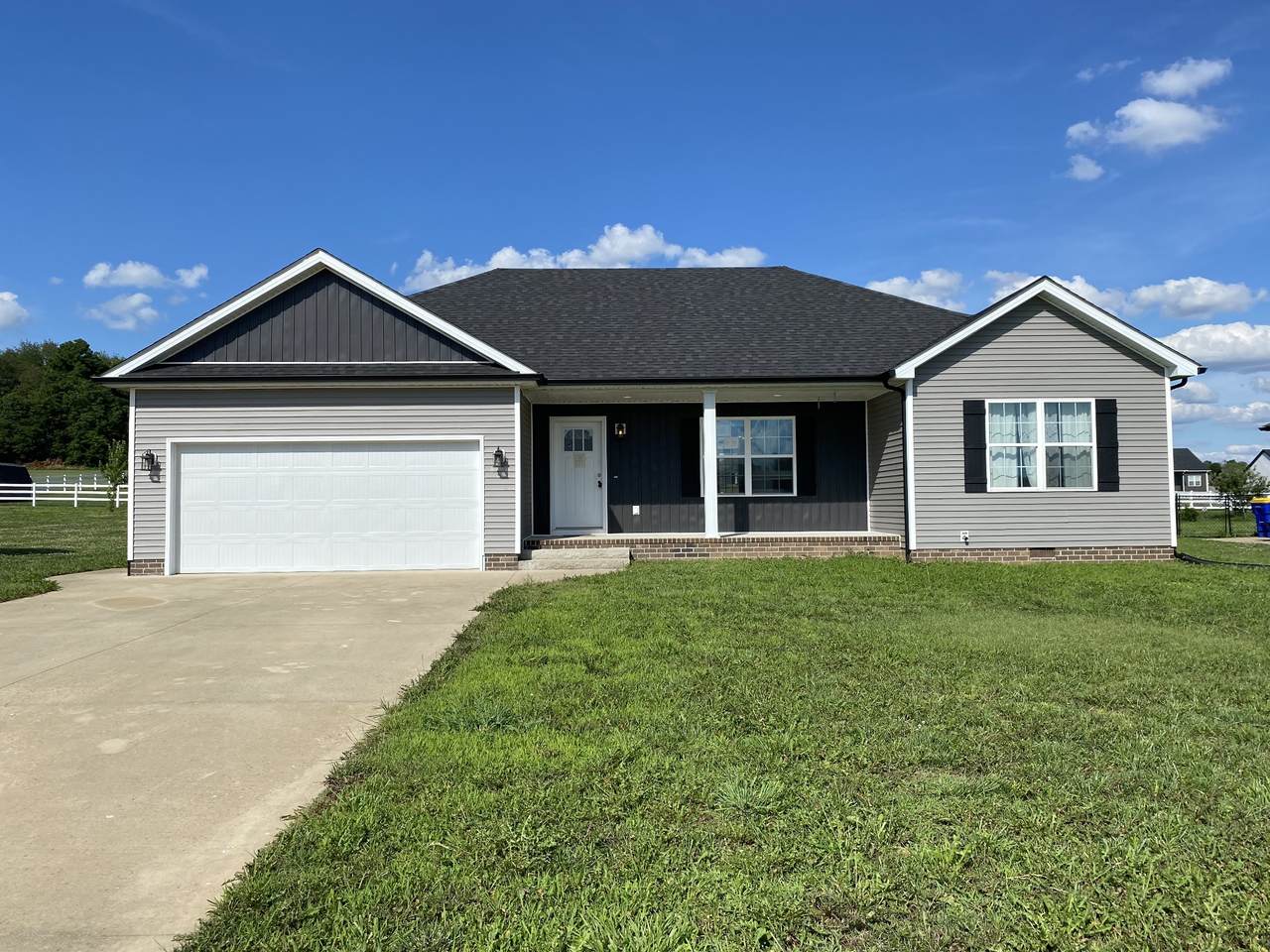 102 Willow Hill Ct - Photo 1