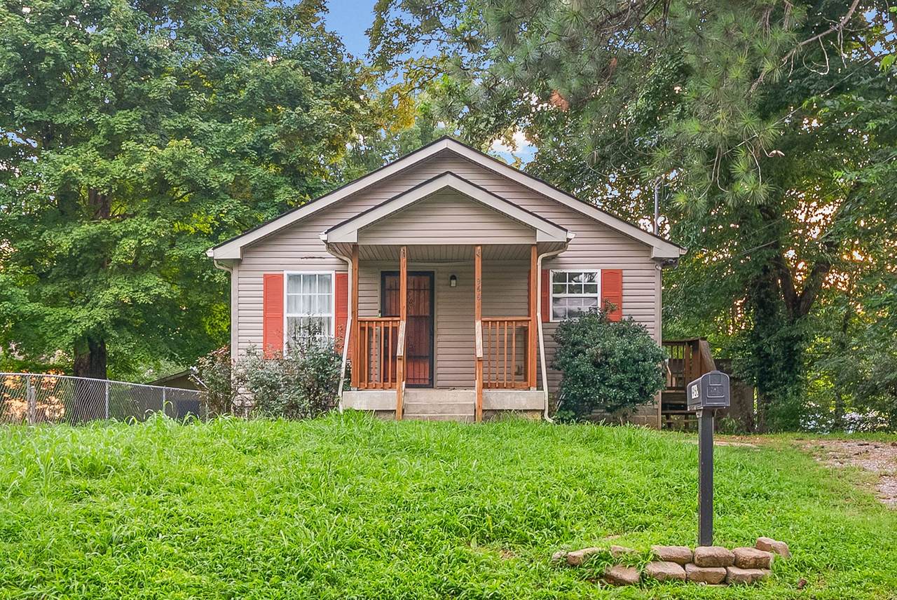 966 Greenwood Ave - Photo 1