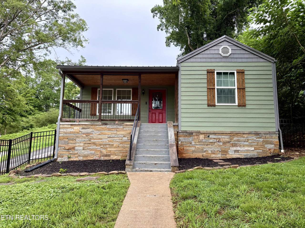 425 Sewanee St - Photo 1