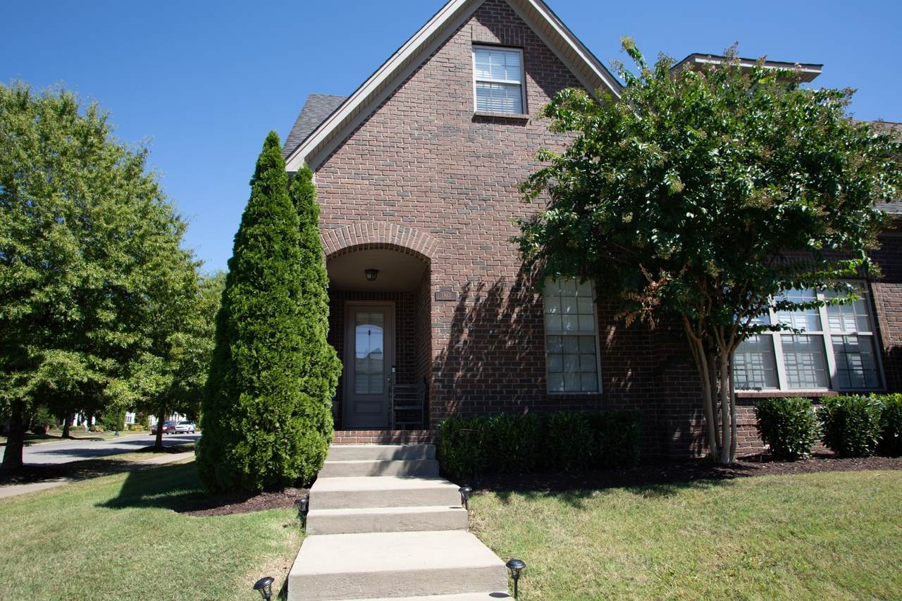 1103 S Mcmahan Dr - Photo 1