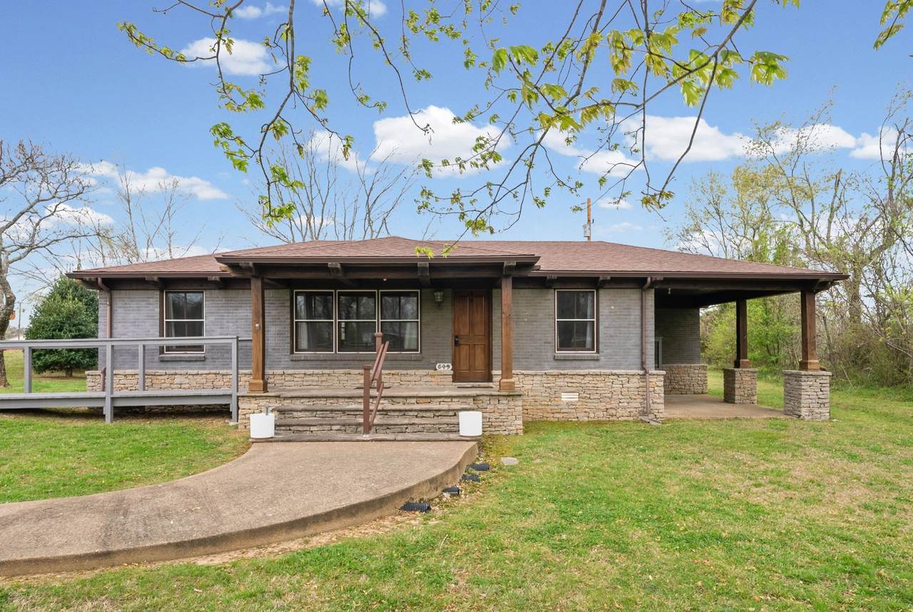 549 Swan Ave - Photo 1