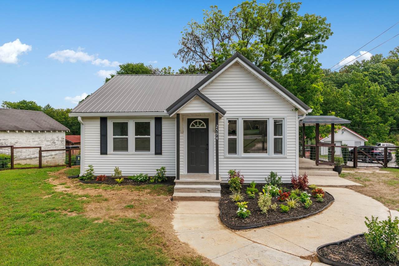 2594 Faulkner Springs Rd - Photo 1