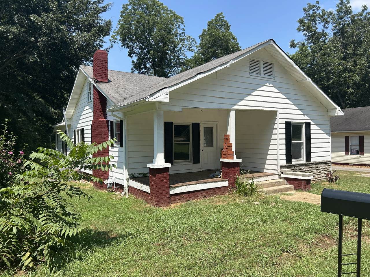 107 Hemlock St - Photo 1