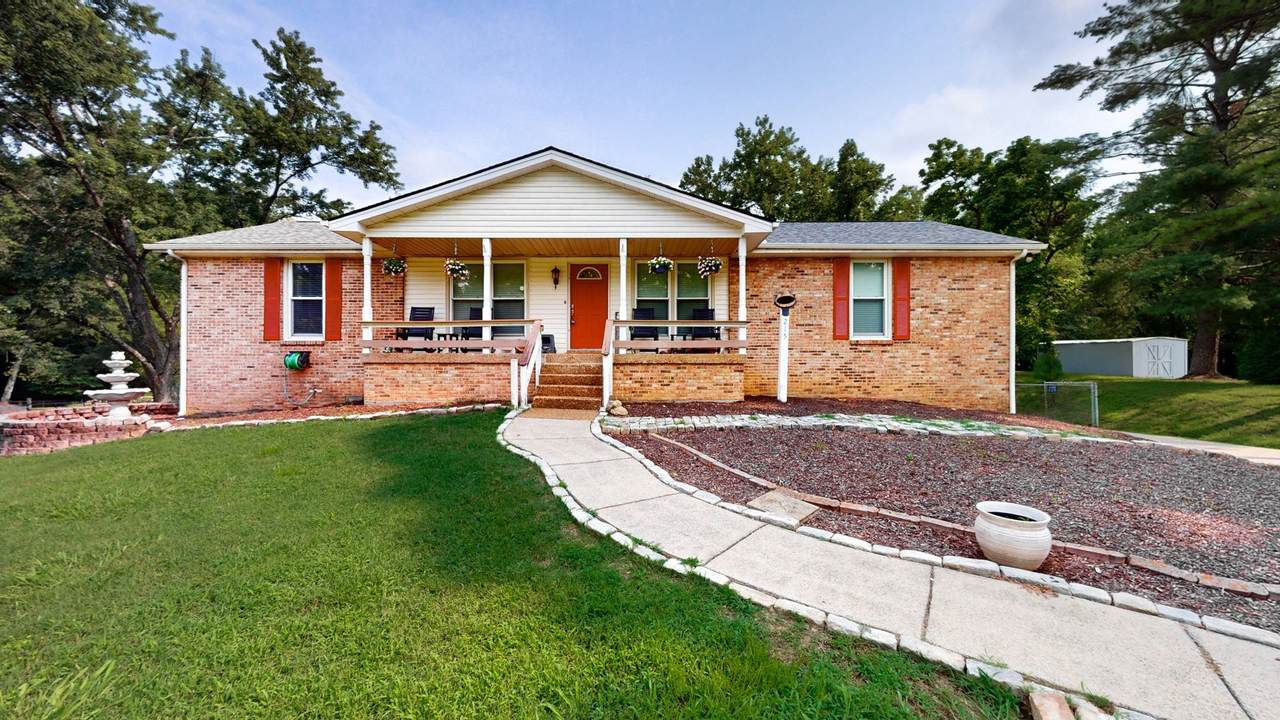 215 Maple Way - Photo 1