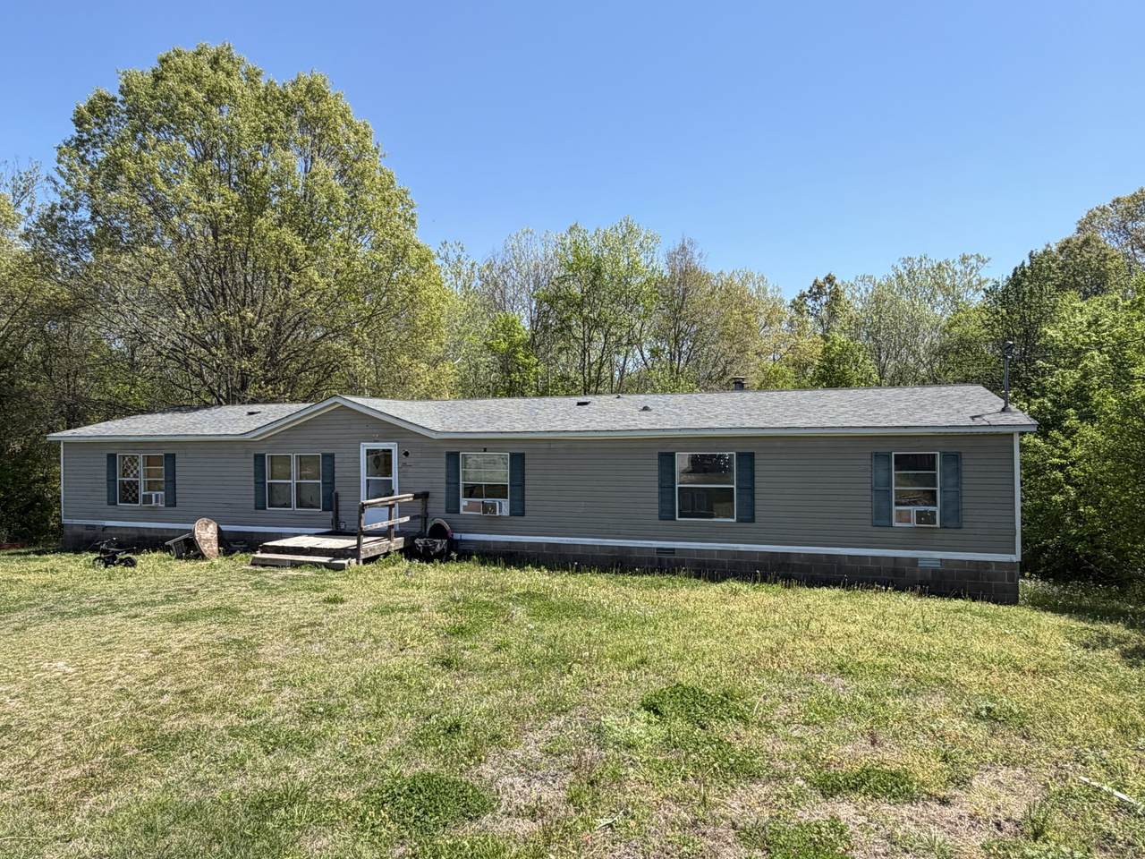 201 Lakeshore Dr - Photo 1