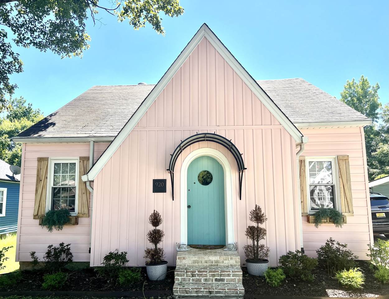 920 Crossland Ave - Photo 1