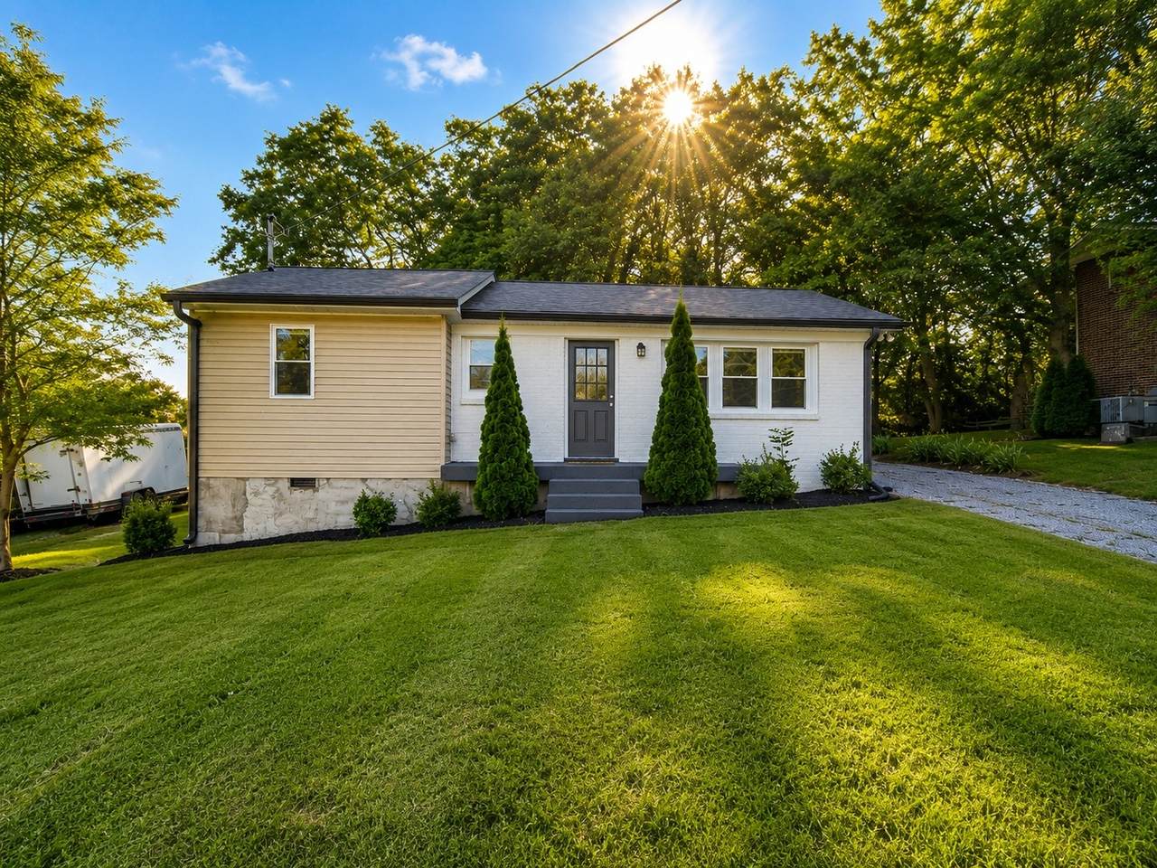 105 Williams St - Photo 1