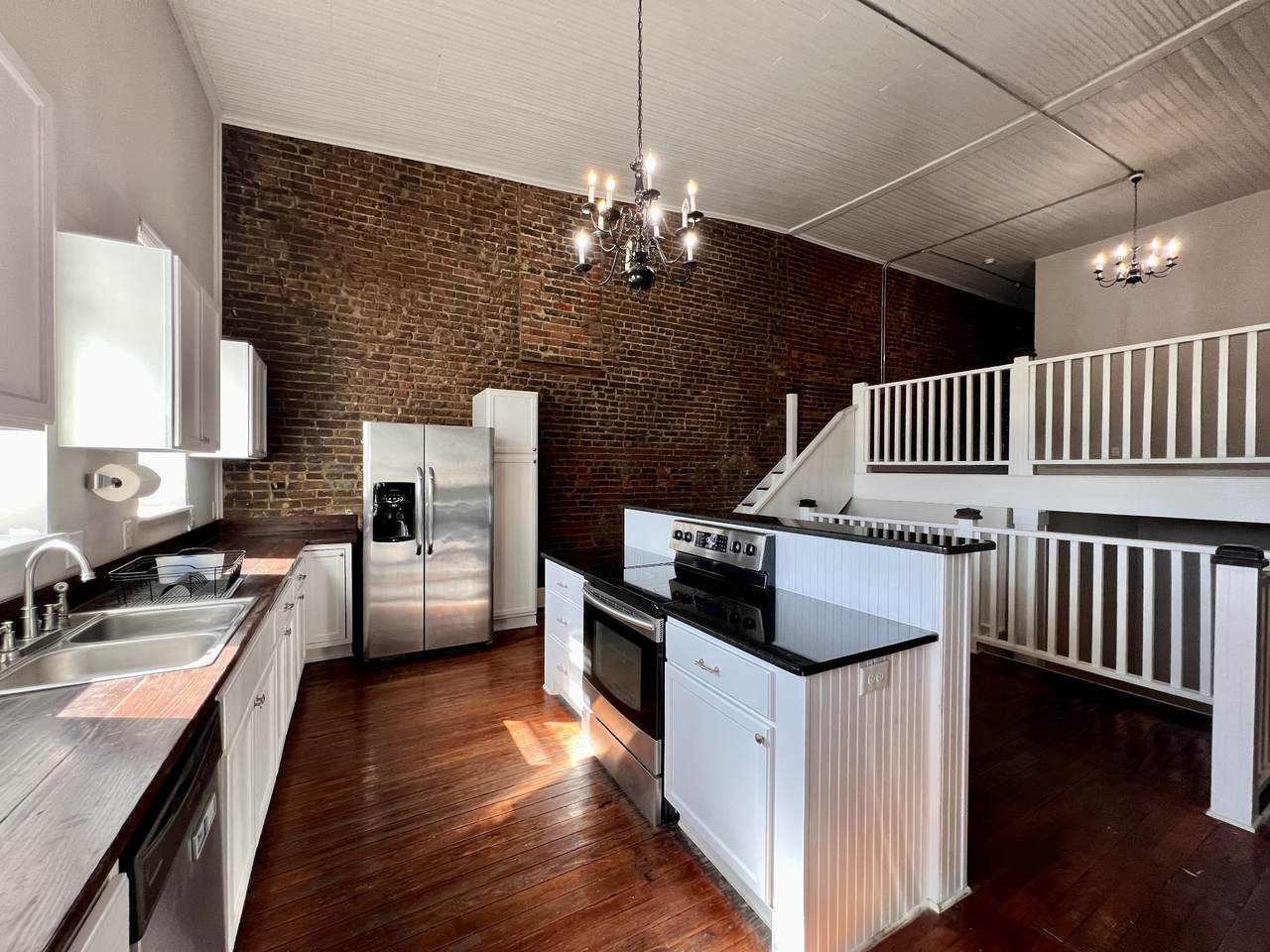209 N 1st St - Photo 1