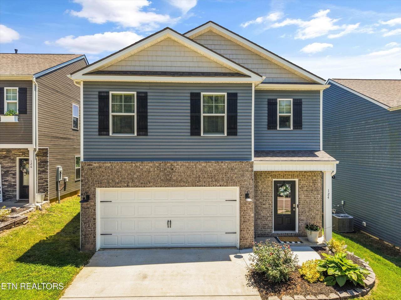 124 Harbour Pointe Lane - Photo 1