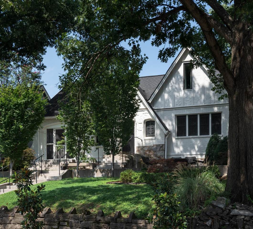 2809 Oakland Ave - Photo 1