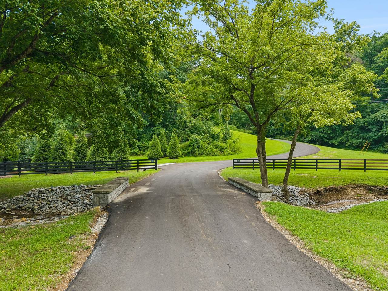 https://bt-photos.global.ssl.fastly.net/nashville/1280_boomver_1_RTC3318672-1.jpg