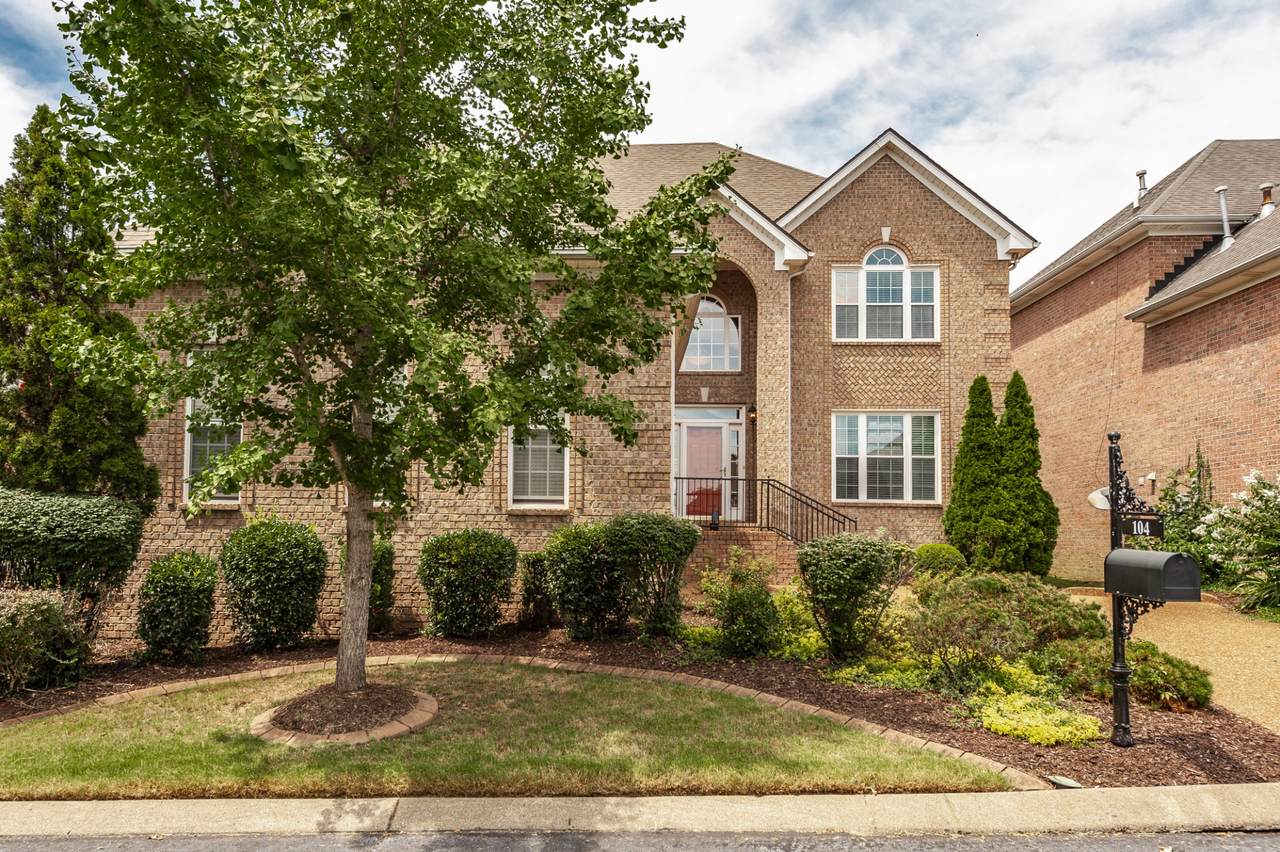 104 Newport Cir - Photo 1