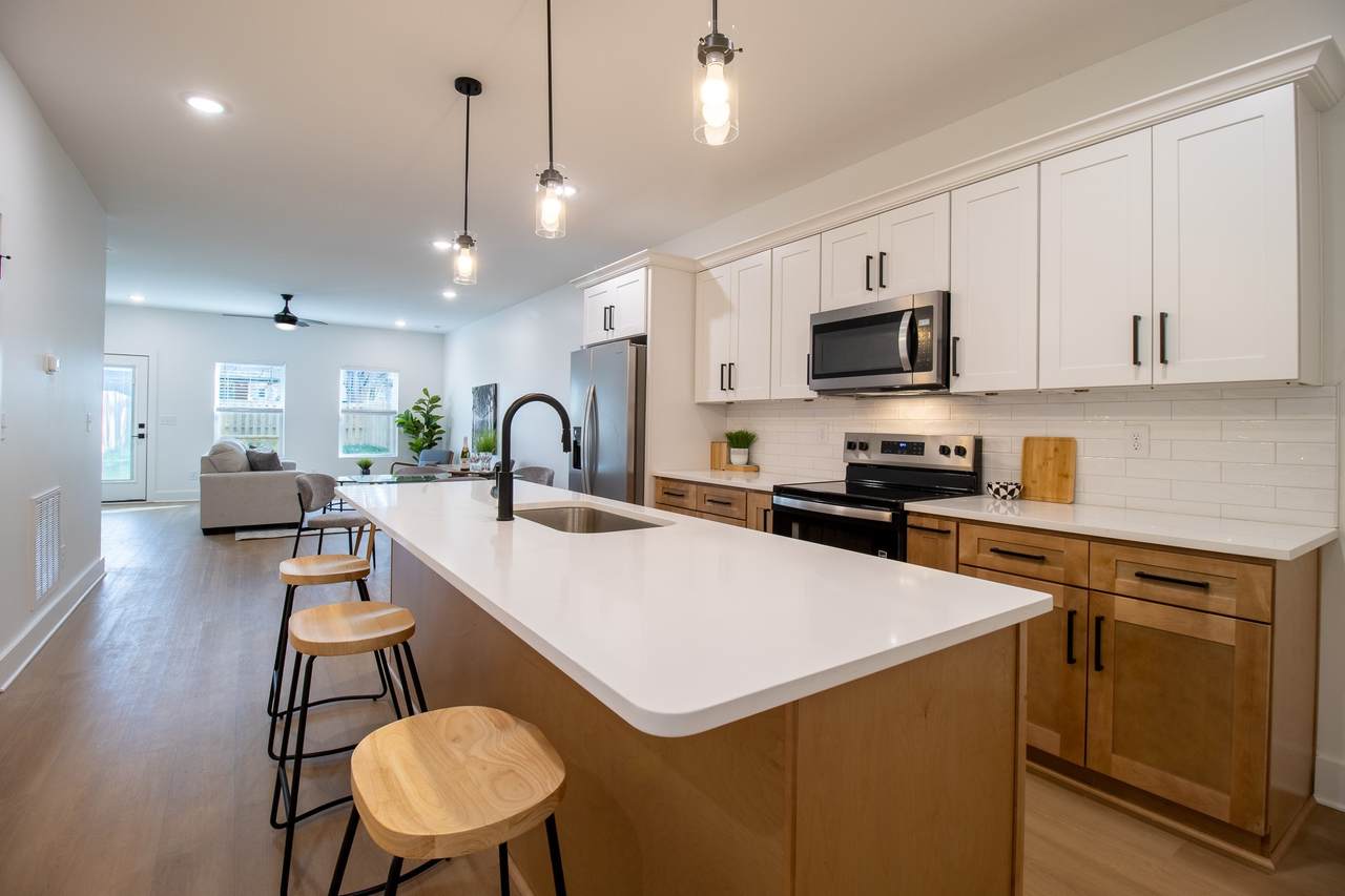 4024 University Ave - Photo 1