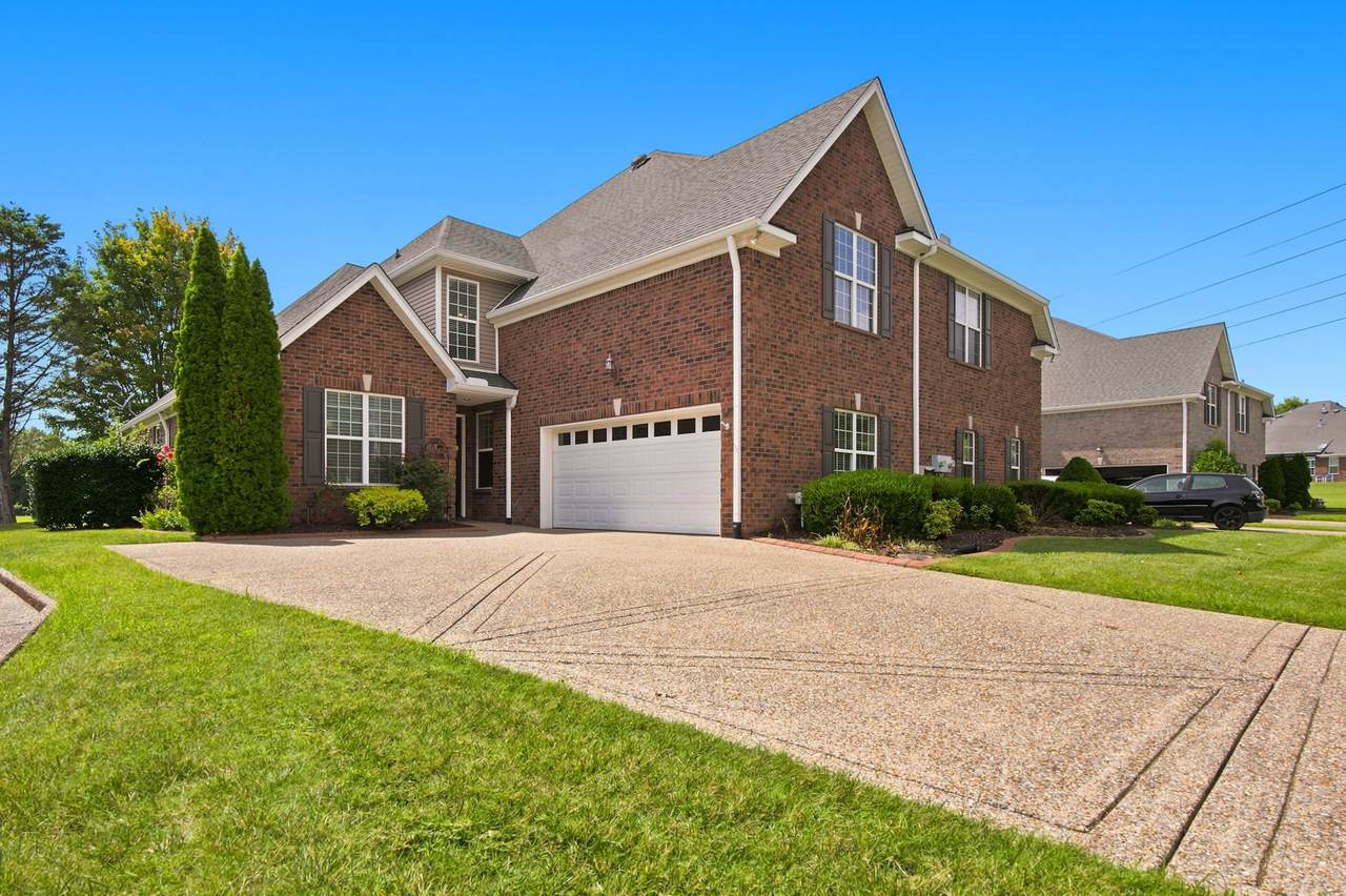 1009 Larkwood Dr - Photo 1