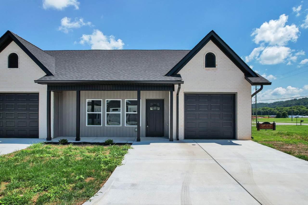 1090 Congress Parkway - Photo 1