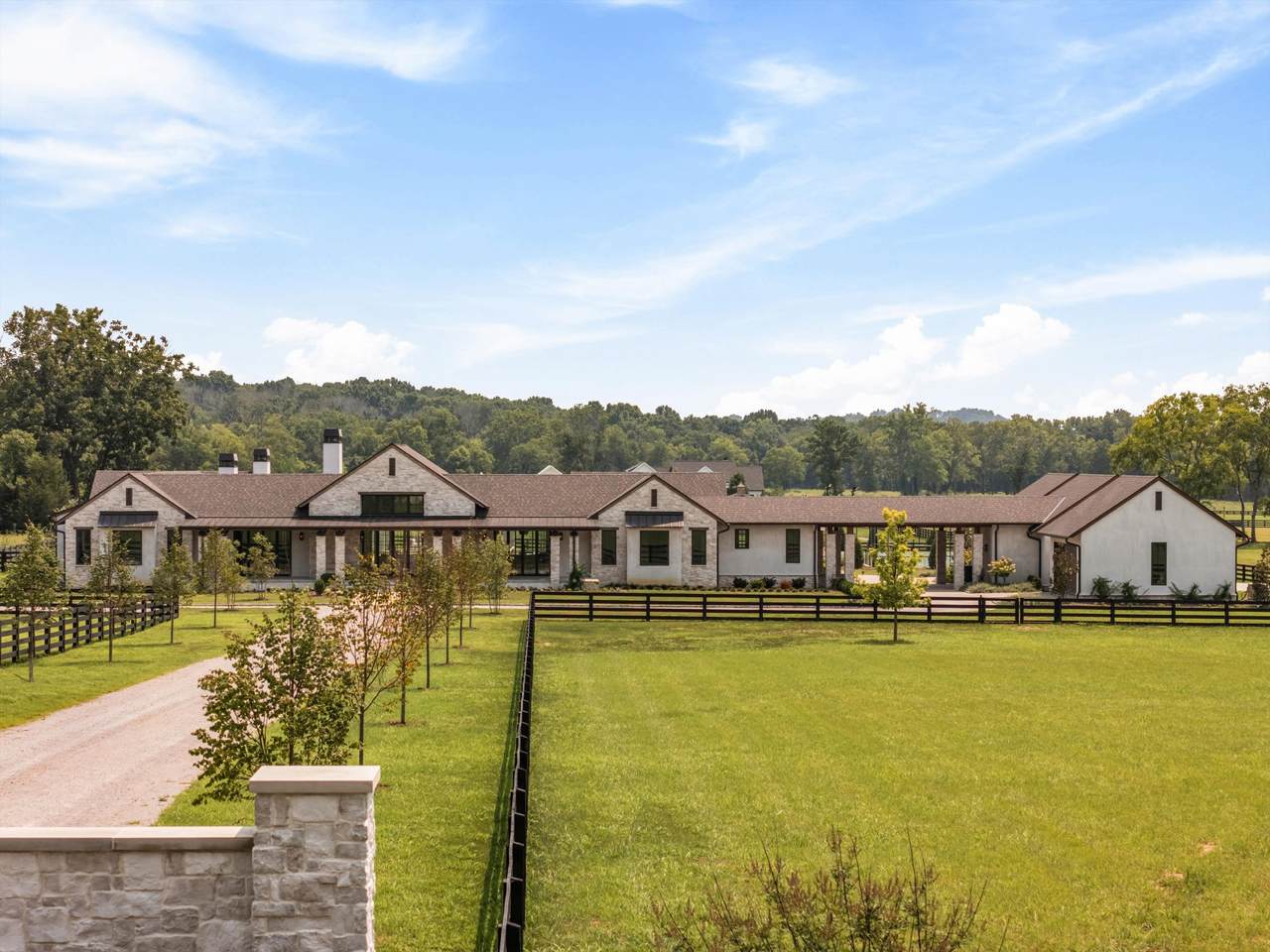 2077 Wilson Pike - Photo 1