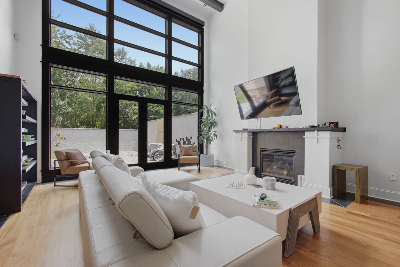 1168 Andalusian Way - Photo 1