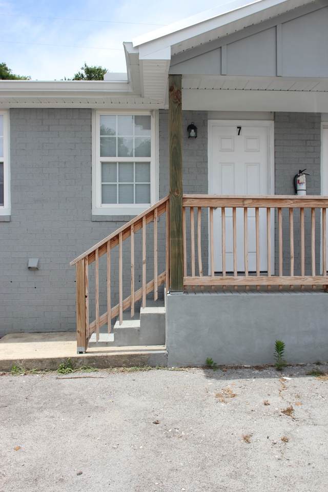 129 Cascade Ave - Photo 1