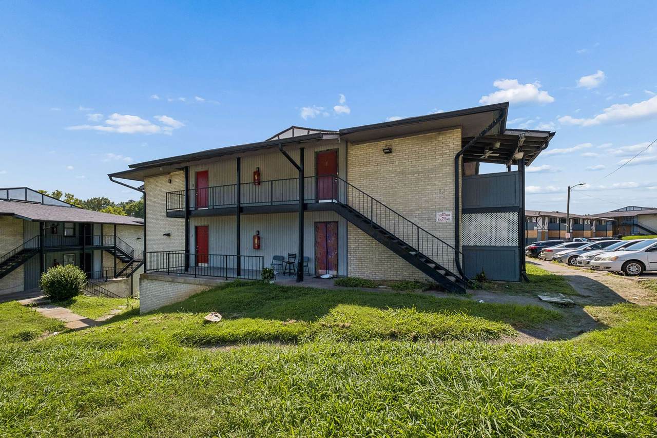 270 Tampa Dr - Photo 1