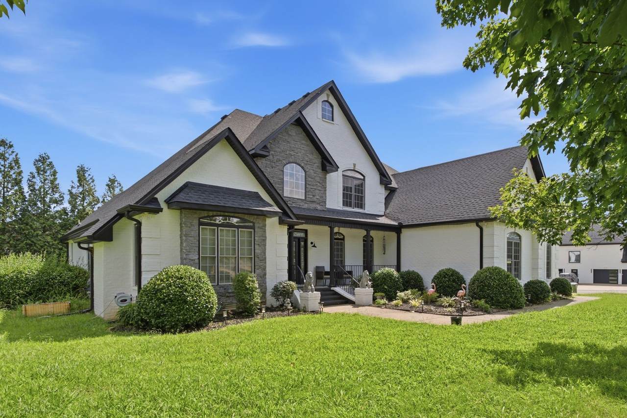 2205 Oakleigh Dr - Photo 1