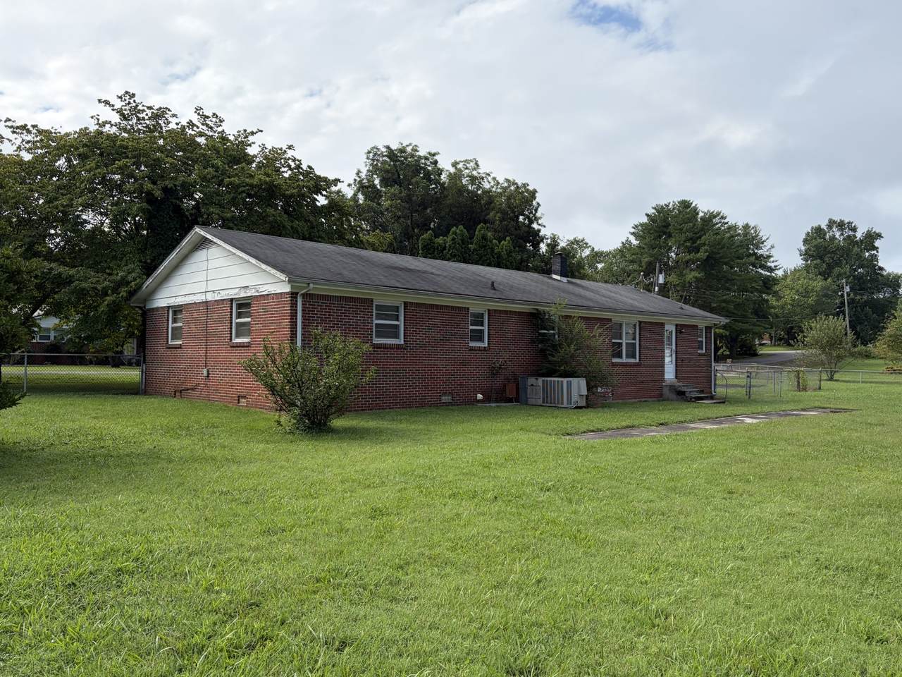 https://bt-photos.global.ssl.fastly.net/nashville/1280_boomver_1_RTC3320580-1.jpg