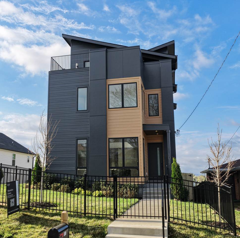 1017 Argyle Ave - Photo 1