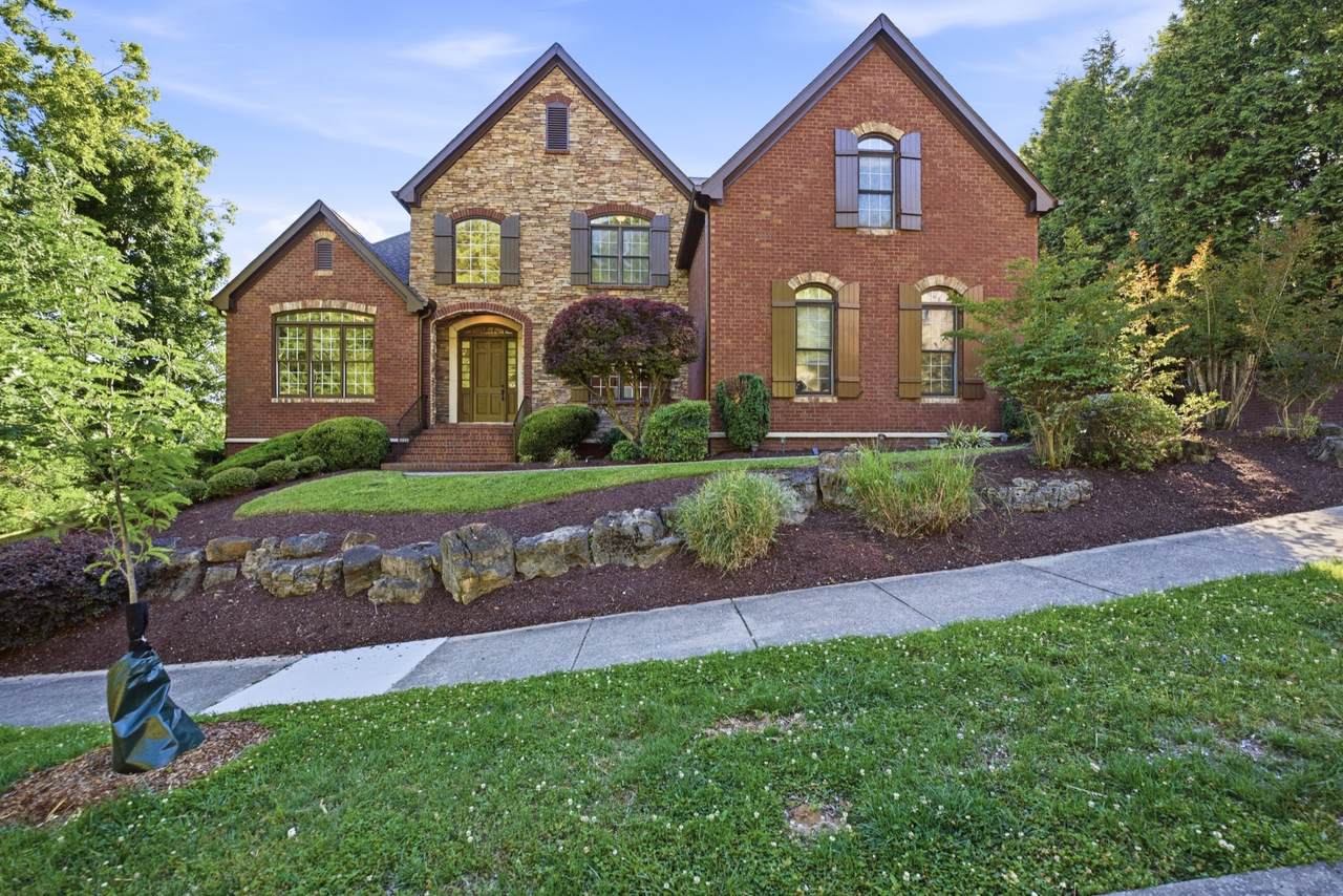 319 Hamlets End Way - Photo 1