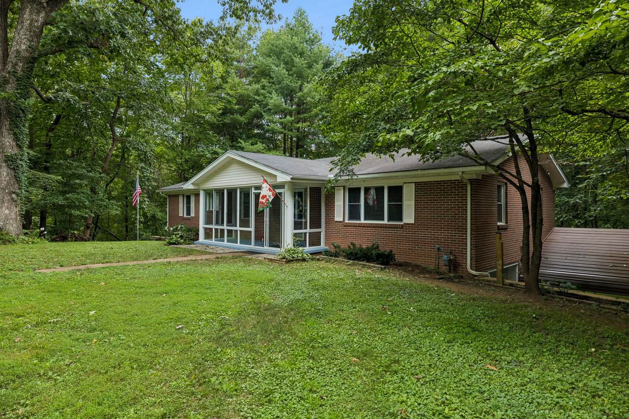 302 W Point Dr - Photo 1