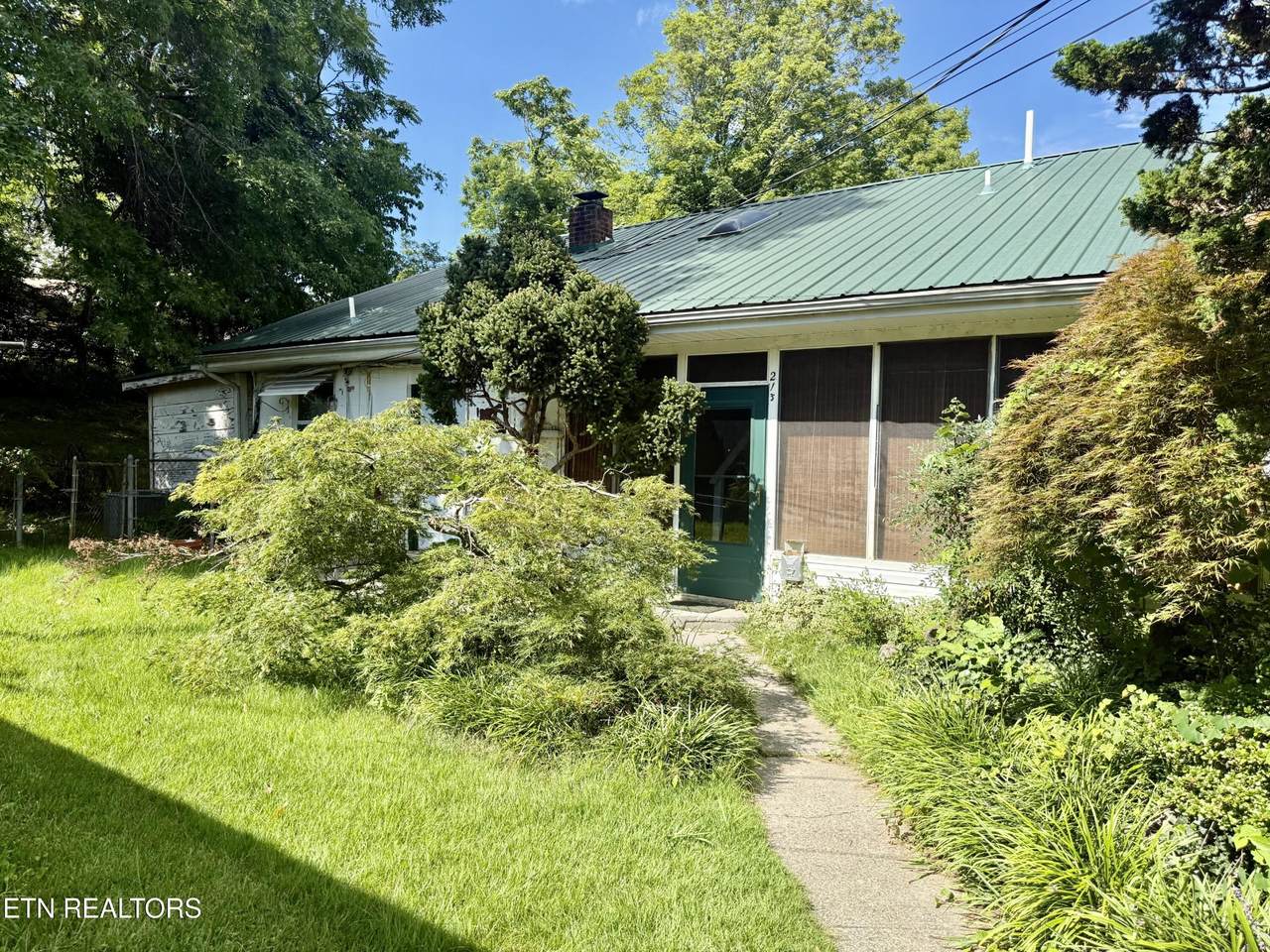 213 Northwestern Ave - Photo 1