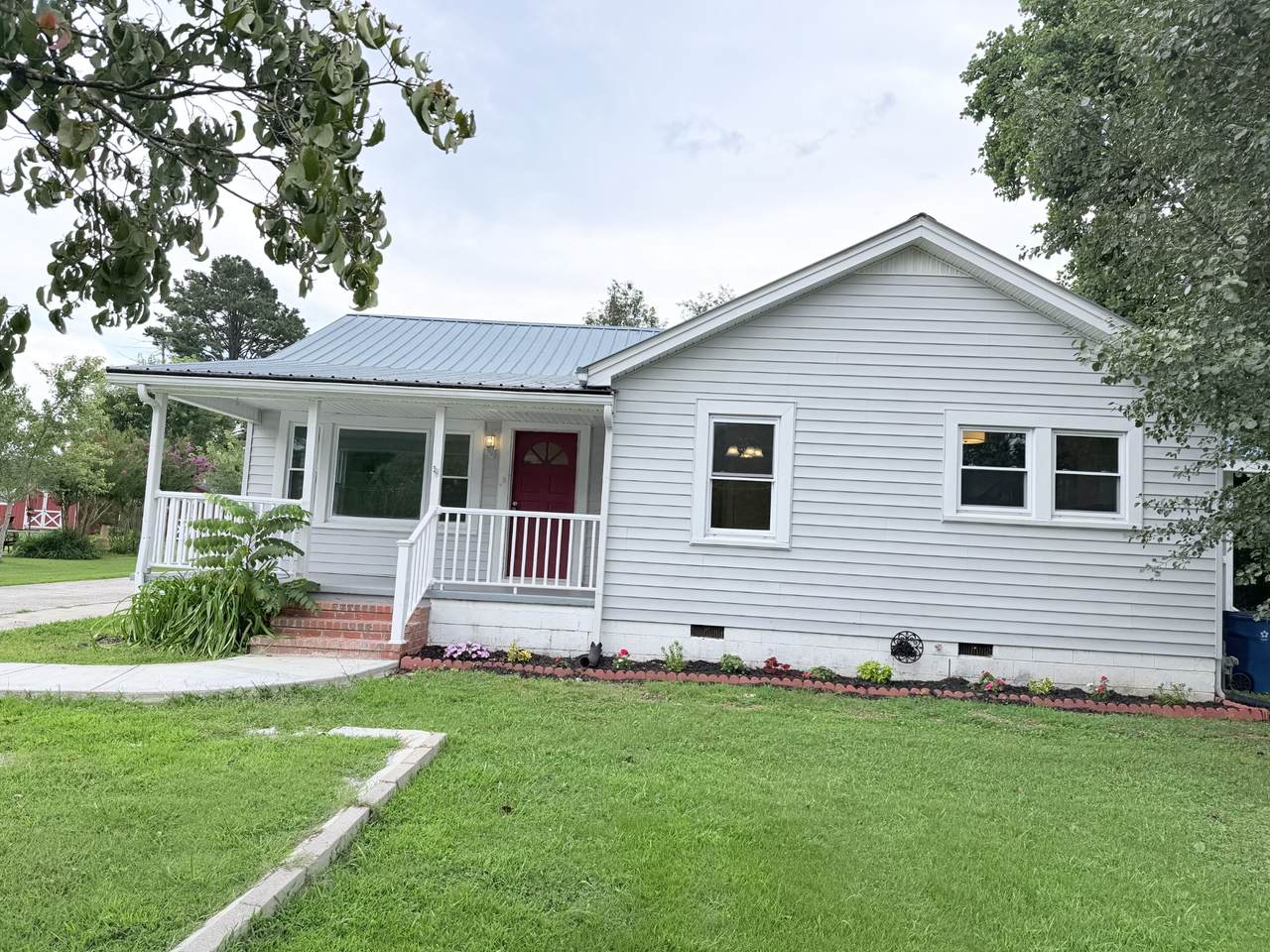 1210 Oak Dr - Photo 1