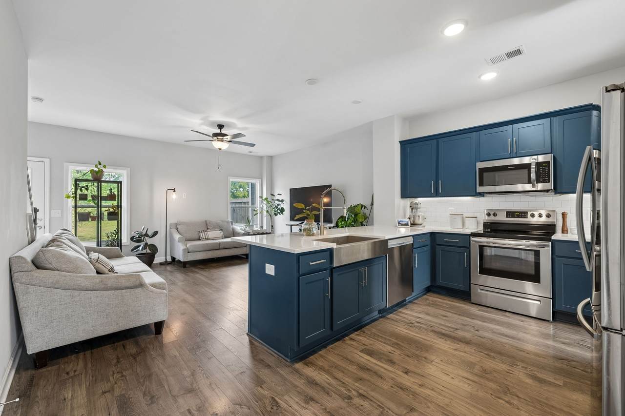 135 Harvard Dr - Photo 1