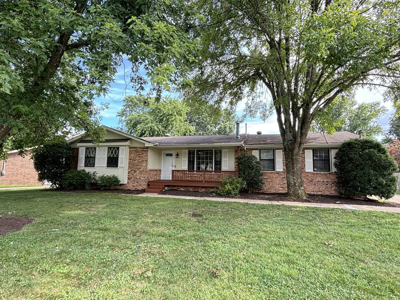 252 Southburn Dr - Photo 1