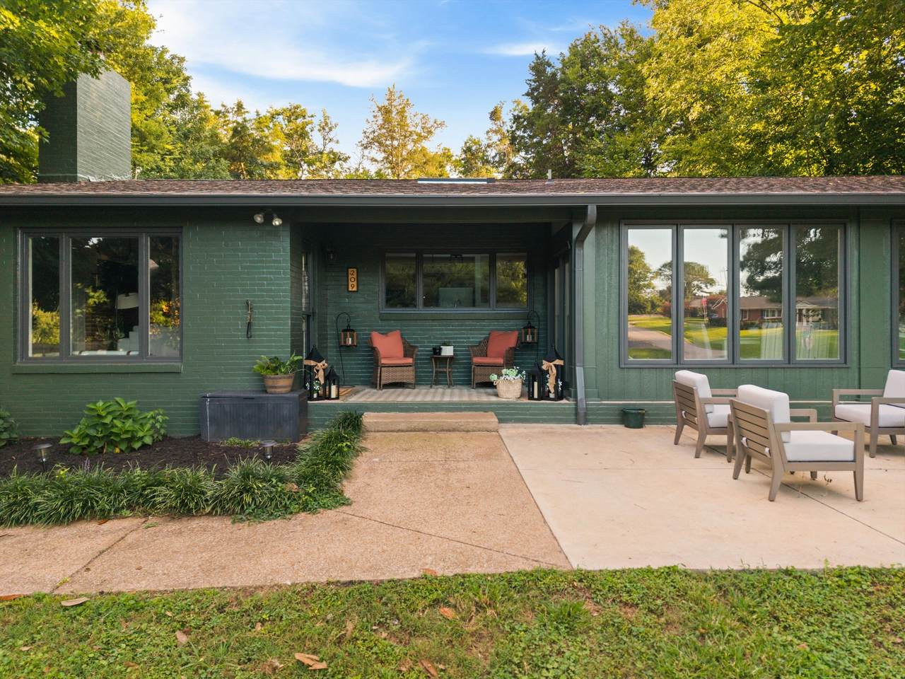 209 Woods Dr - Photo 1