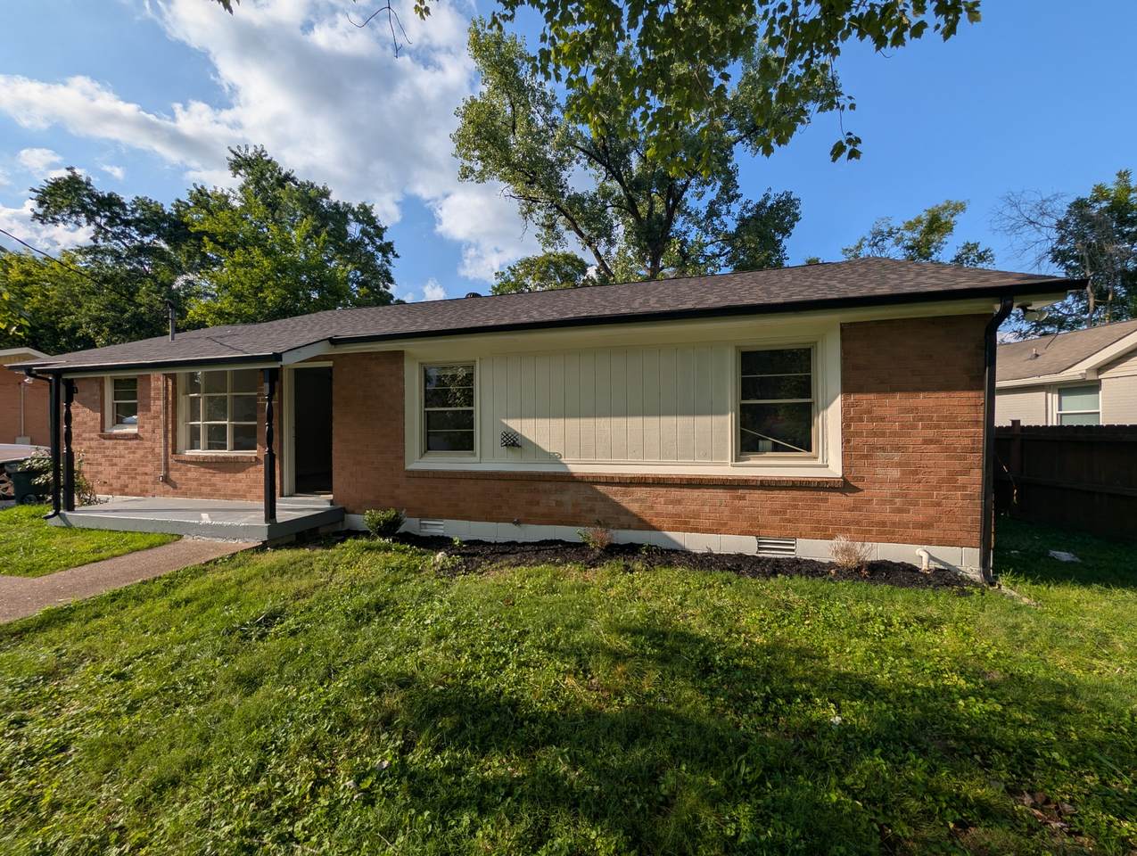5032 Bonnameade Dr - Photo 1