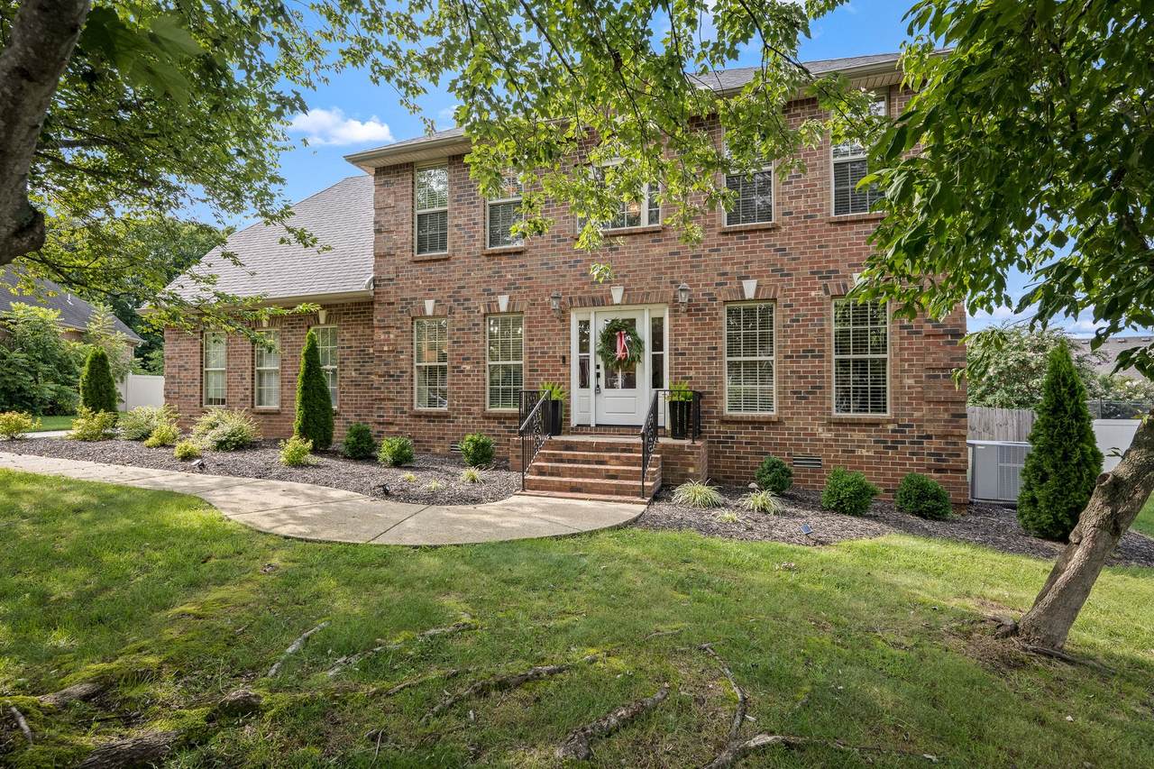 212 Comer Cir - Photo 1