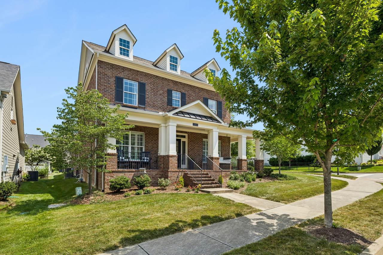 3061 Farmhouse Dr - Photo 1