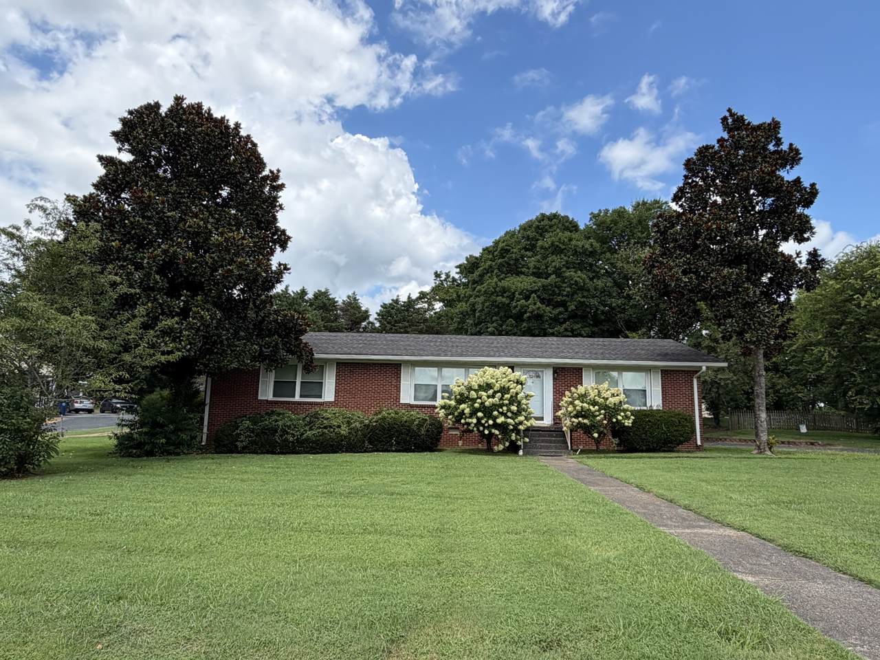 https://bt-photos.global.ssl.fastly.net/nashville/1280_boomver_1_RTC3336192-1.jpg