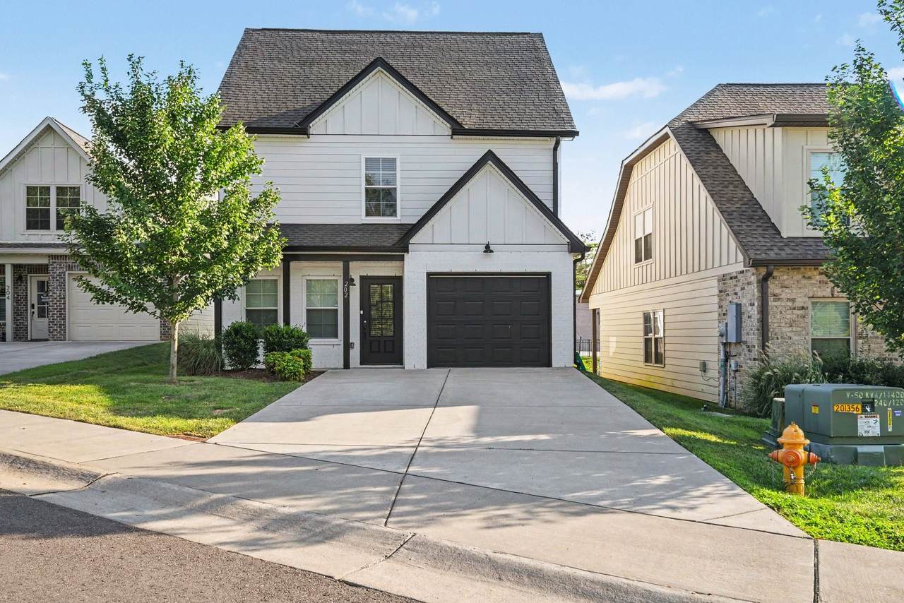 202 Emmett Dr - Photo 1