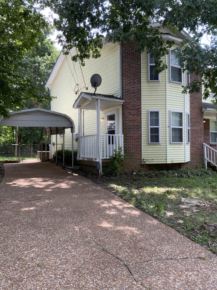 1105 Waggoner Ct - Photo 1
