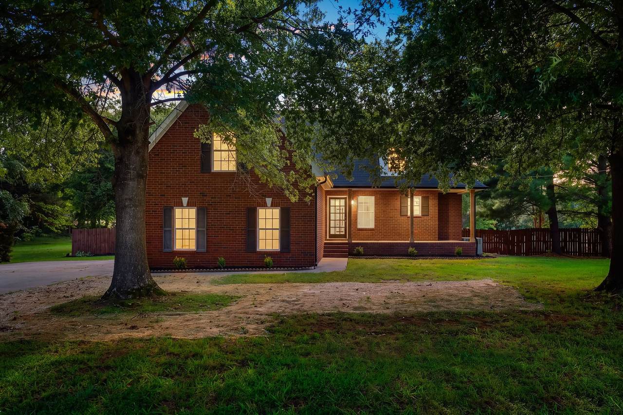 105 Four Season Dr - Photo 1