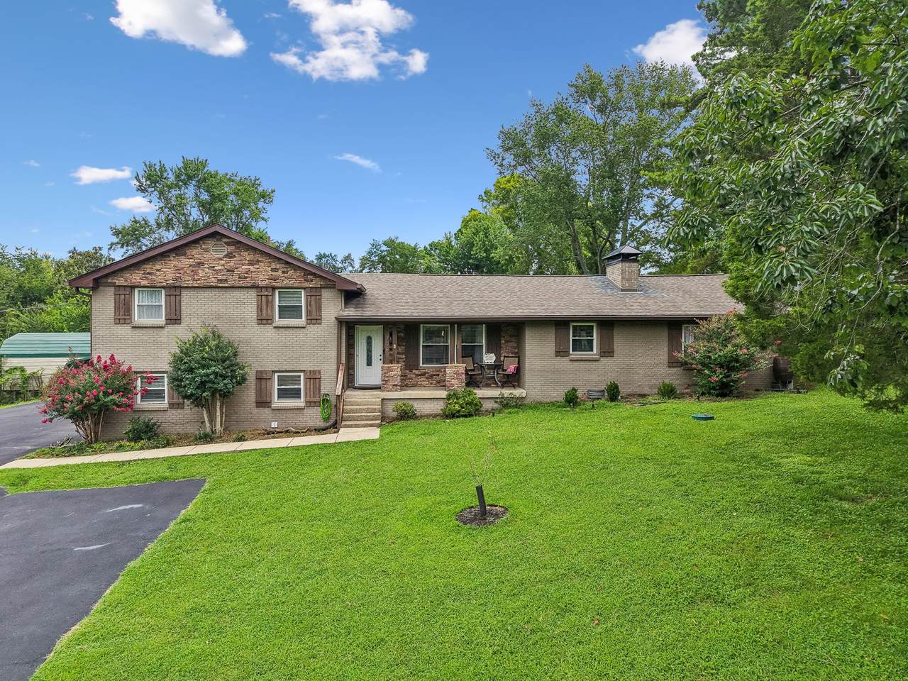 708 Glen Oaks Dr - Photo 1