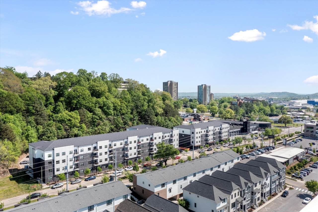 782 Riverfront Parkway - Photo 1
