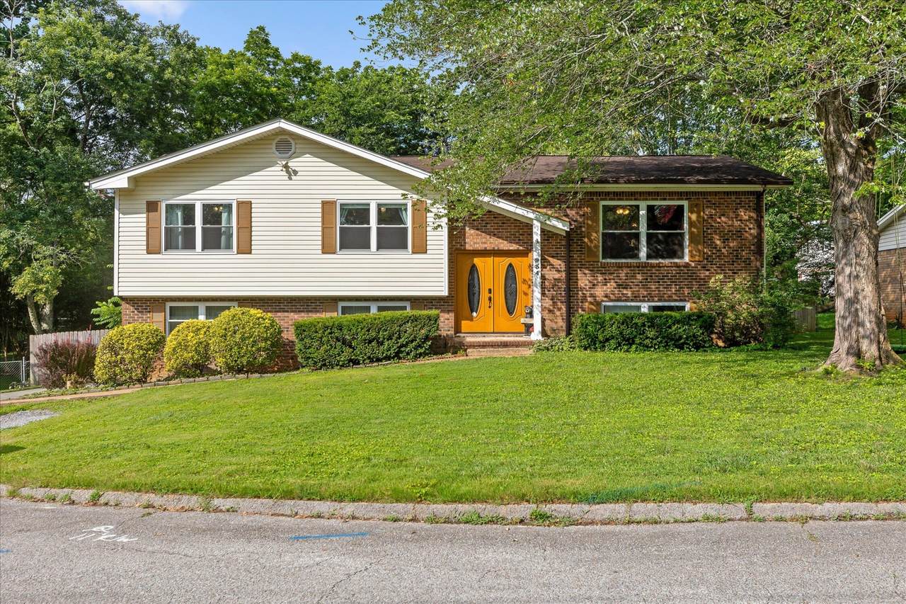 934 Spurling Drive - Photo 1