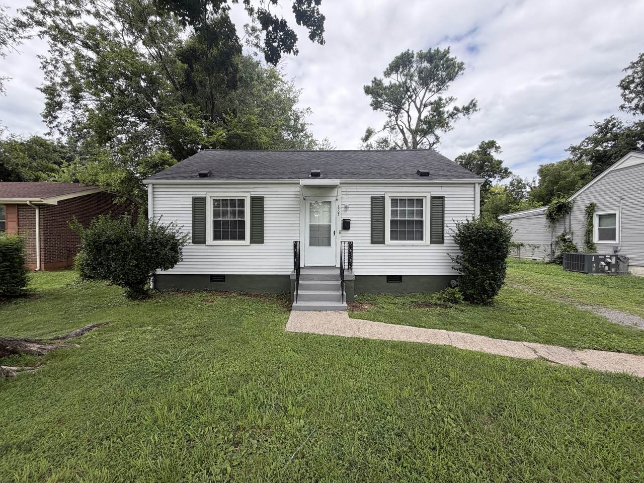 1507 Mckennie Ave - Photo 1