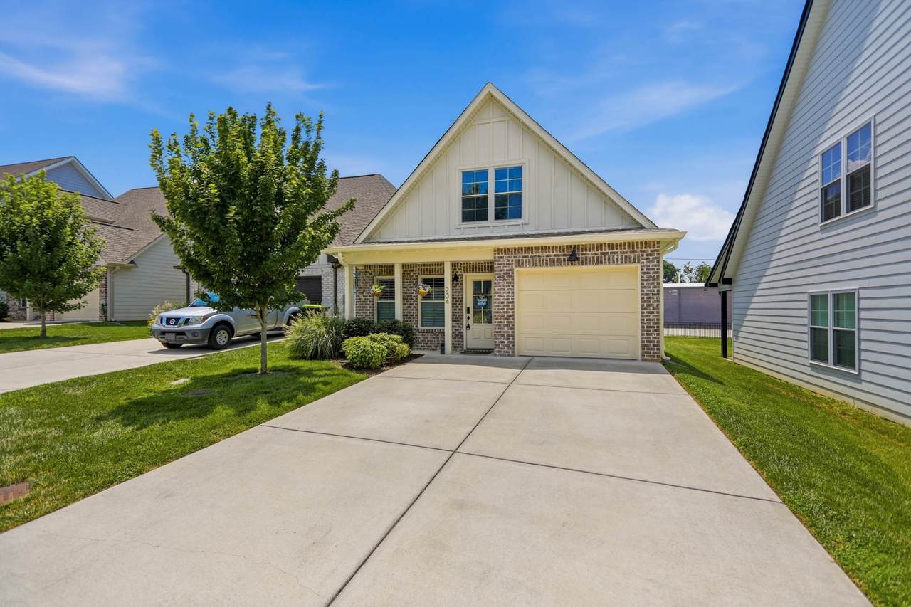 204 Emmett Dr - Photo 1