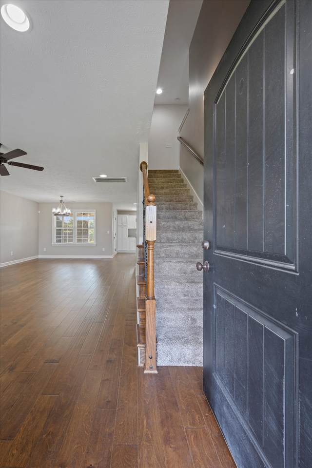 https://bt-photos.global.ssl.fastly.net/nashville/1280_boomver_1_RTC3391169-1.jpg