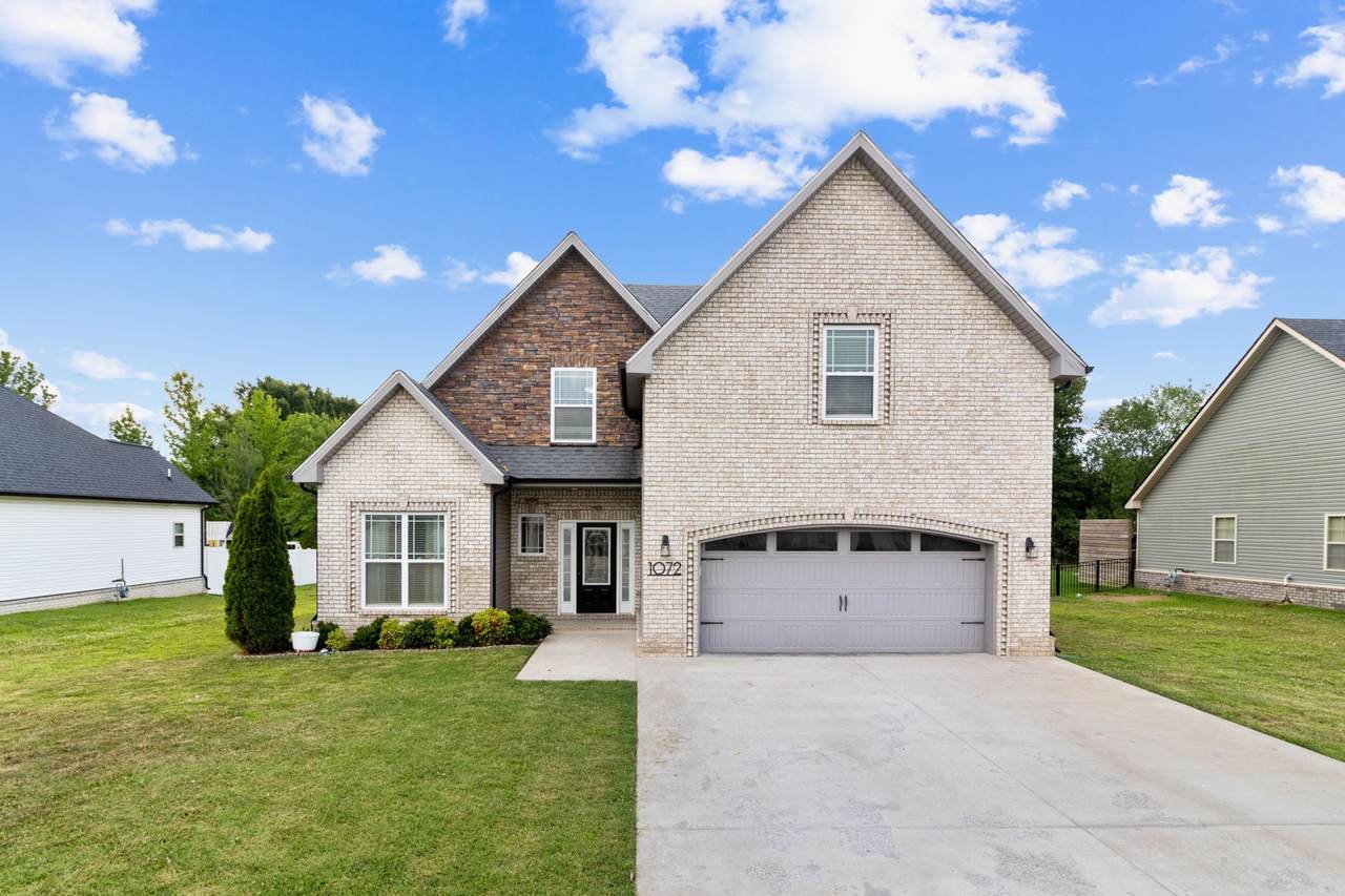 1072 Chagford Dr - Photo 1