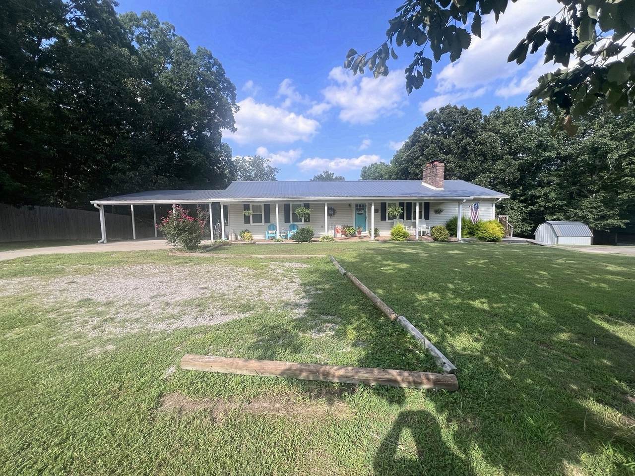 242 Graham Dr - Photo 1